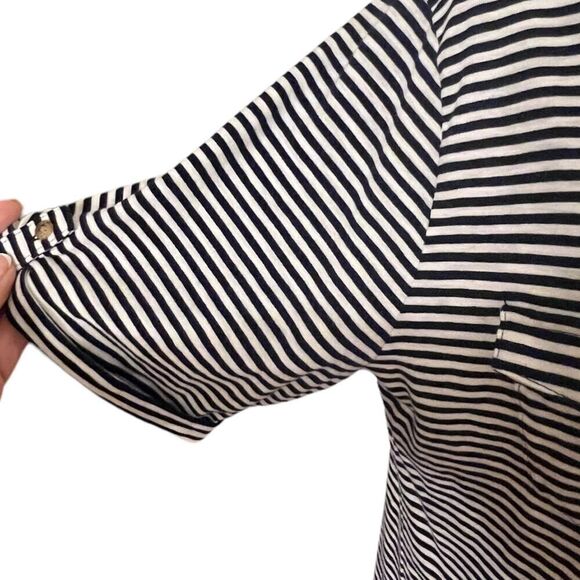 XL Croft & Barrow, 2 Pocket V Neck Tee w/ Roll Tab Sleeves, Navy Blue Striped - Picture 2 of 5